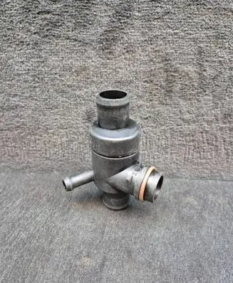 Audi A4 S4 B7 8E 8H Breather valve 06B103235Q