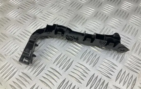 Front bumper mounting bracket