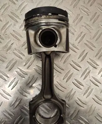Volvo V60 Piston with connecting rod 81l123