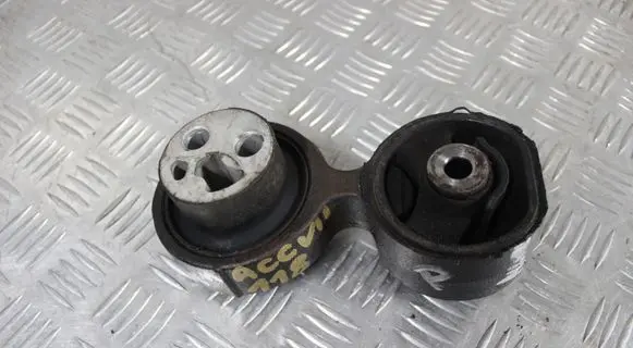 Honda Accord Engine mount bracket