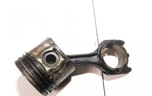 Ford Focus Piston with connecting rod