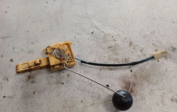 Volkswagen Touareg I Fuel level sensor 7L6919673G