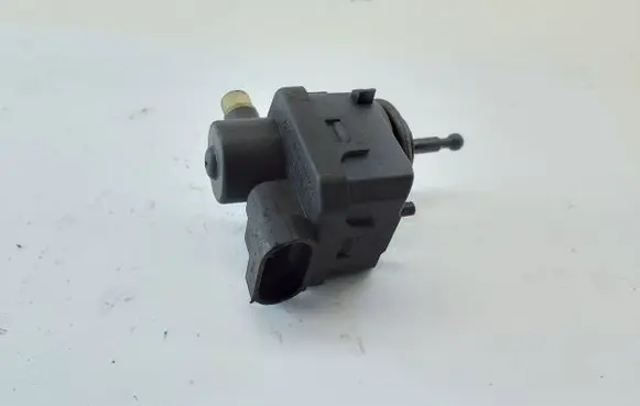 Headlight level adjustment motor