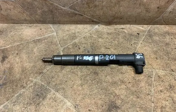 Mercedes-Benz C W204 Fuel injector A6510700587