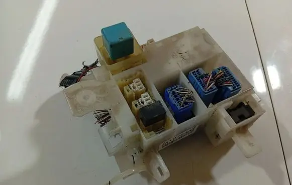Toyota Corolla Verso E121 Fuse box set