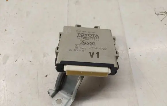 Toyota Avensis T270 Light module LCM 8994020010 0319001200