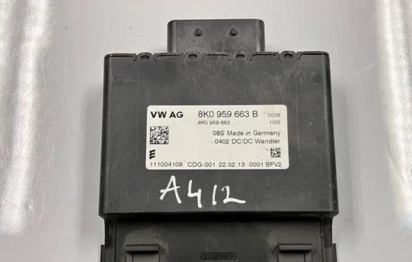 Audi A3 S3 8P Voltage converter/converter module 8K0959663B 8K0959663 111004109