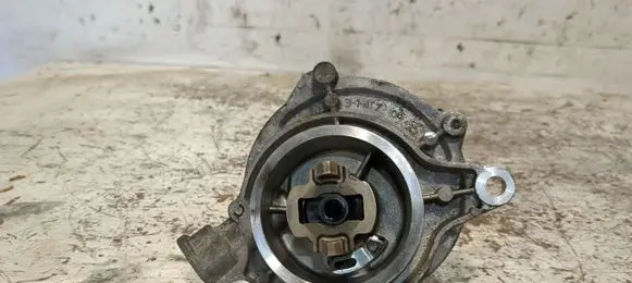 BMW 5 E60 E61 Vacuum pump 