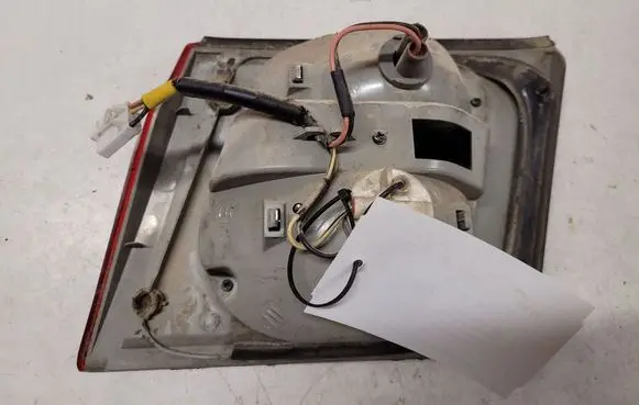 KIA Carens I Tailgate rear/tail lights