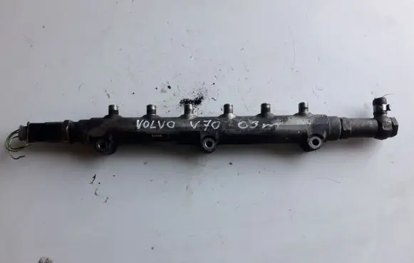 Volvo V70 Fuel distributor 0445215010