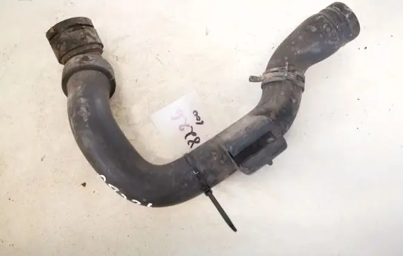 Volkswagen PASSAT B5.5 Engine coolant pipe/hose 8d0121101ad