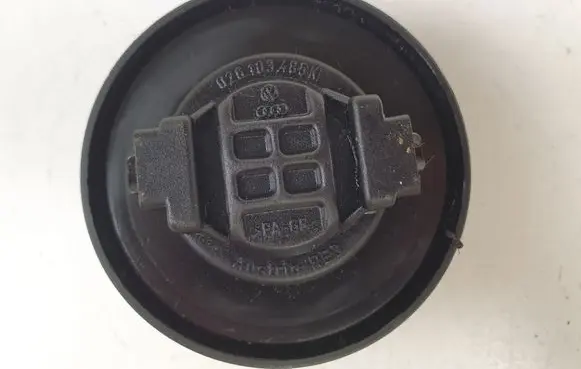 Dodge Avenger Oil filler cap 026103486K