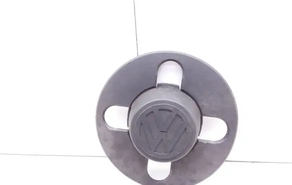 Volkswagen Golf I R12 wheel hub/cap/trim 871601171