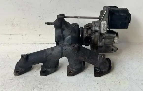 Skoda Fabia Mk2 (5J) Turbo 03F145701K 270912 0415FA01