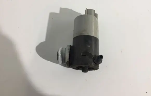 Toyota Avensis T270 Windscreen/windshield washer pump 30892 130706A 466118