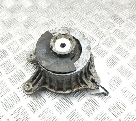 Mercedes-Benz C W205 Engine mount bracket A2052406617
