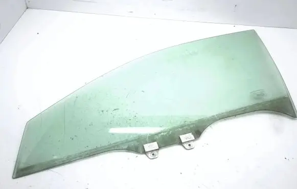 Honda Accord Front door window glass four-door