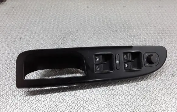 Volkswagen PASSAT B6 Electric window control switch 3C1867171B