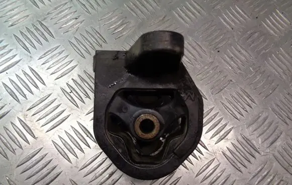 Honda Civic Engine mounting bracket