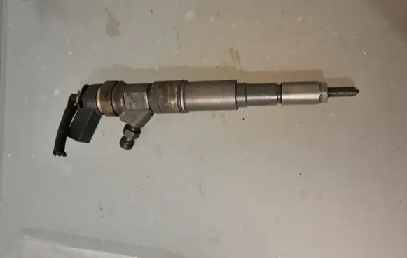 BMW 1 E81 E87 Fuel injector 0986435