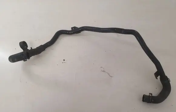 Volkswagen PASSAT B6 Engine coolant pipe/hose