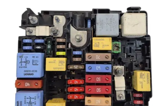 Peugeot Partner III Fuse module 9804848580