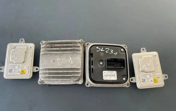 Mercedes-Benz SL R231 Voltage converter/converter module A1668203689