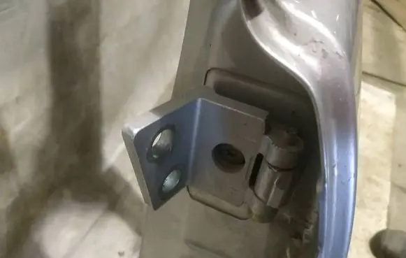 Citroen Xsara Picasso Rear door lower hinge 