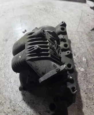 Ford Galaxy Intake manifold 96XF9424BA