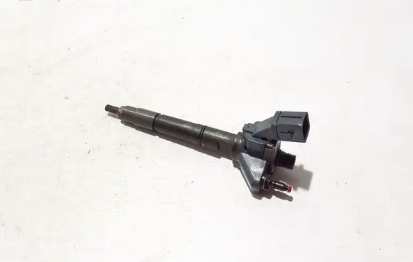 Volvo XC60 Fuel injector 32140080