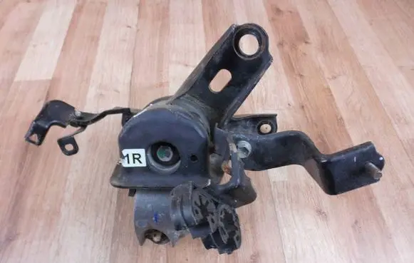Toyota Auris 150 Engine mount bracket 4566595482