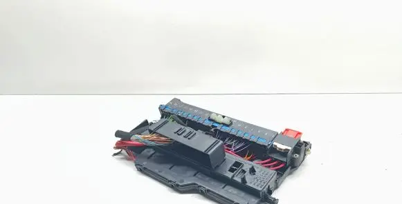 BMW X3 E83 Fuse module 8387153