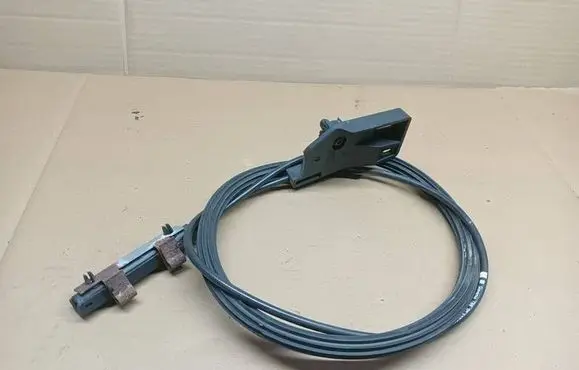 Seat Leon (1P) Engine bonnet/hood lock release cable 1P1823535