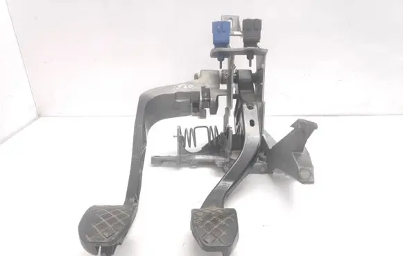 Audi A6 S6 C5 4B Pedal assembly 8D1721117N
