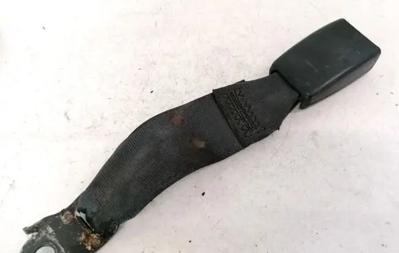 Mazda 626 Rear seatbelt buckle