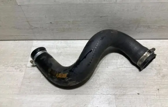 Engine coolant pipe/hose