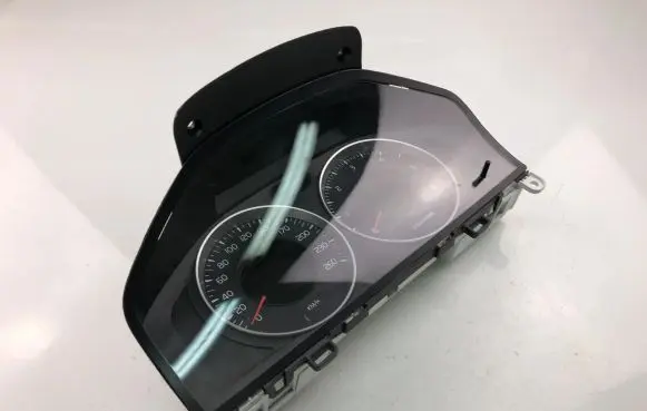 Volvo V60 Speedometer (instrument cluster) 31327581AA