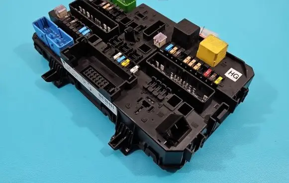 Opel Zafira B Fuse box set 13206759 IMPRK1364398