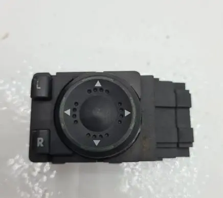 Volkswagen PASSAT B5 Wing mirror control module 