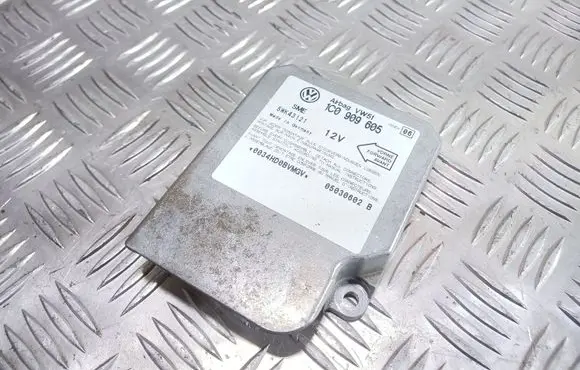 Skoda Octavia Mk1 (1U) Airbag control unit/module 1C0909605