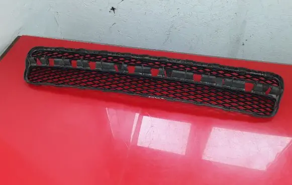 Volkswagen Touareg I Front bumper lower grill NOCODE
