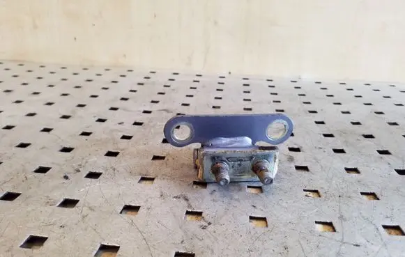 Toyota Verso Tailgate/trunk/boot hinge