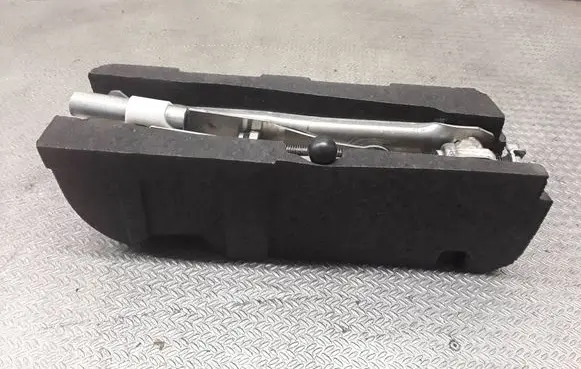 Audi A2 Lift Jack 8Z0012109M