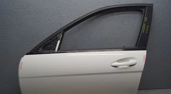 Mercedes-Benz C W204 Front door