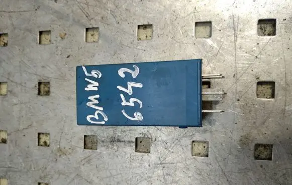 BMW 5 E39 Other relay 1383417