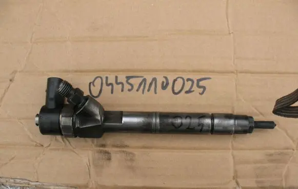 Mercedes-Benz Sprinter W901 W902 W903 W904 Fuel injector 0445110025