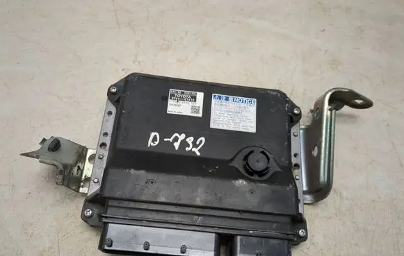 Toyota Prius (XW30) Engine control unit/module 8966147470 2755000802
