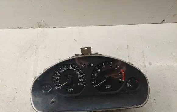 Mitsubishi Carisma Speedometer (instrument cluster) MR114265 DX40 0P0179