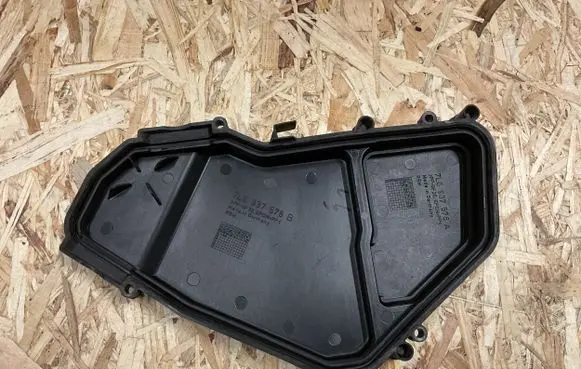 Volkswagen Touareg II Fuse box cover 7L0937576B