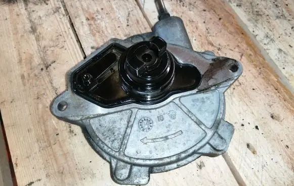 Mercedes-Benz A W169 Vacuum pump A6402300265